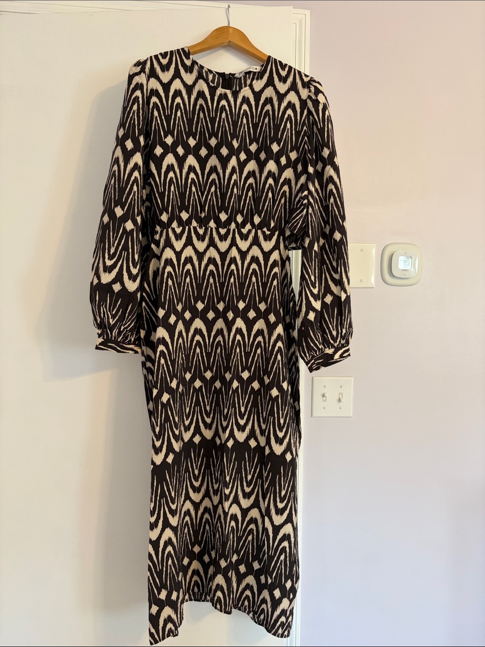 Zara Black & Cream Geometric Long Sleeve Midi Dress